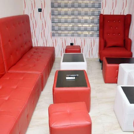City Nest Hotel Ogombo Bagian luar foto