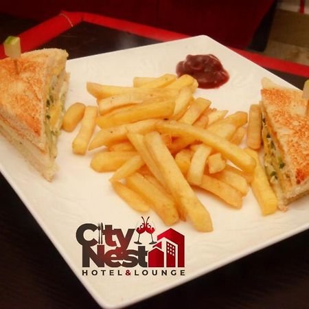 City Nest Hotel Ogombo Bagian luar foto
