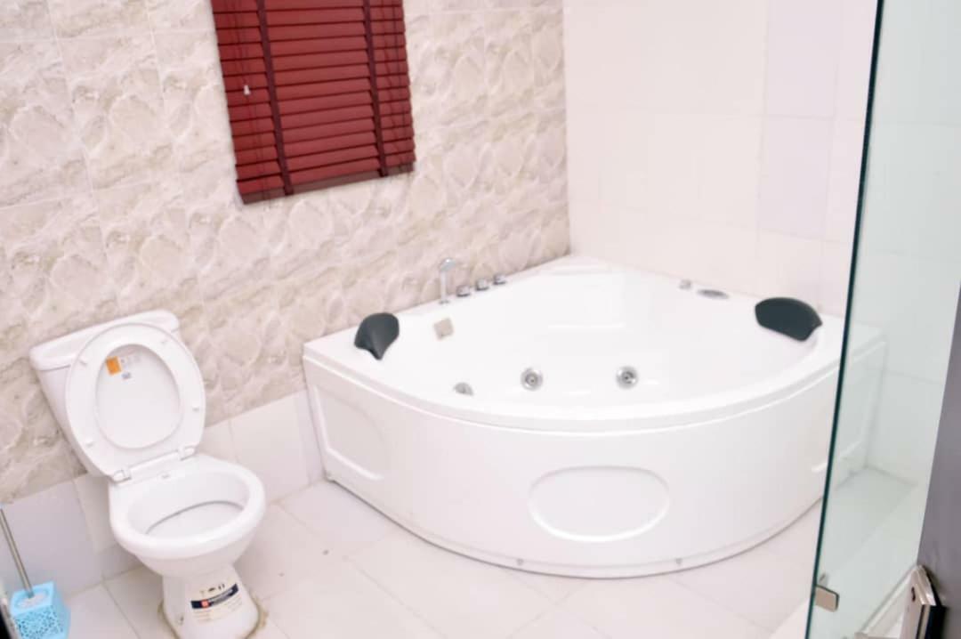 City Nest Hotel Ogombo Bagian luar foto