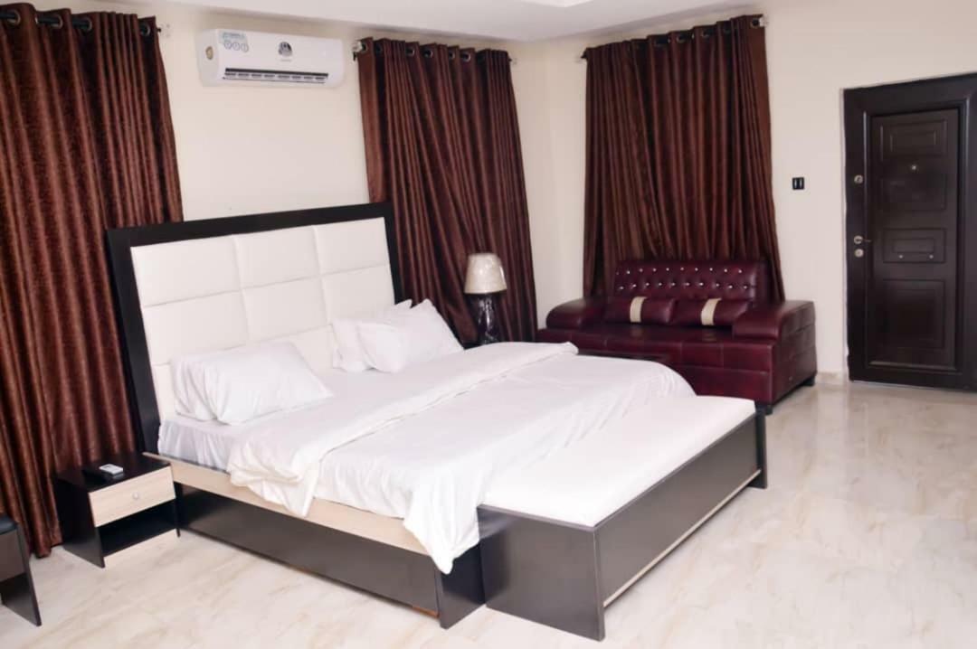 City Nest Hotel Ogombo Bagian luar foto