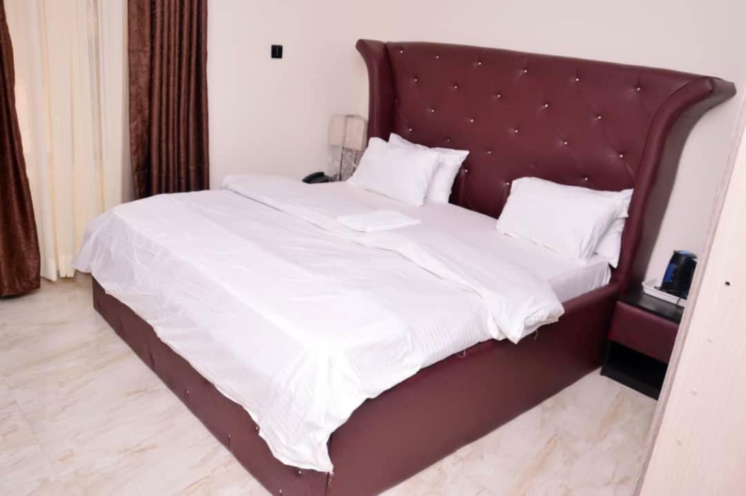City Nest Hotel Ogombo Bagian luar foto
